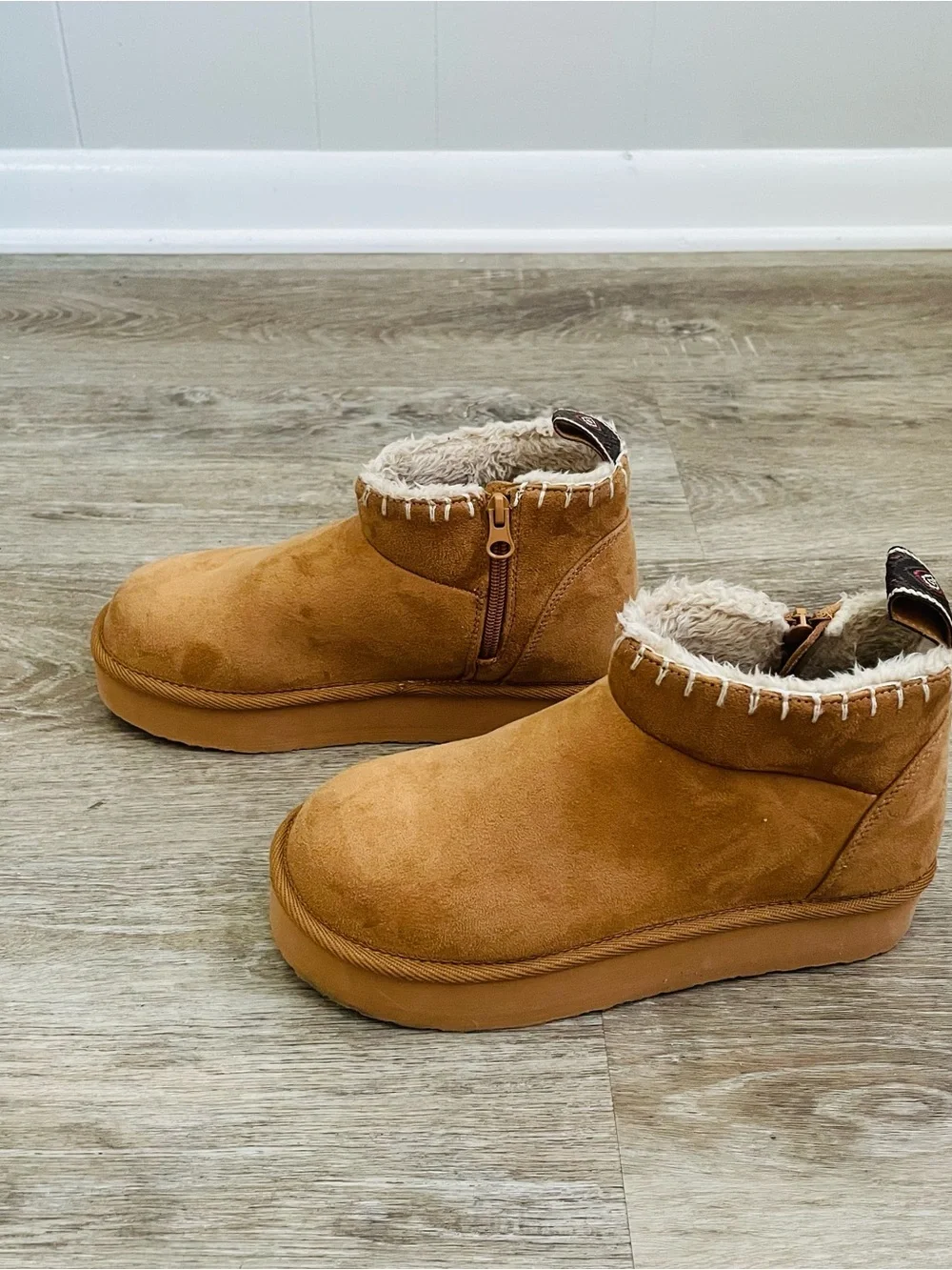 Tan Faux Suede Ankle Boots with Faux Fur Lining and Side Zipper – Women’s US 7